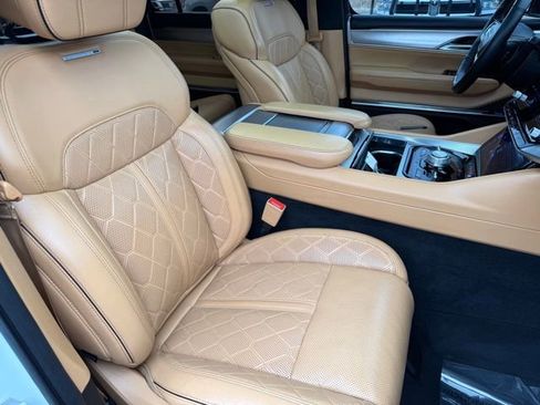 Used 2023 Jeep Grand Wagoneer Series III image 20