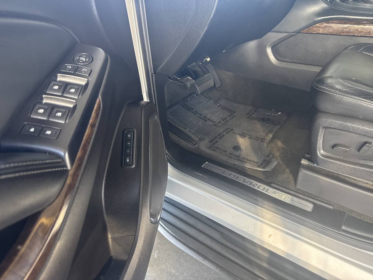 Used 2016 Chevrolet Suburban LT RWD image 17