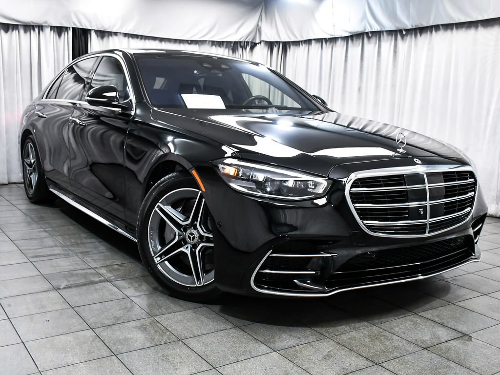 Used 2022 Mercedes-Benz S 500 4MATIC w/ AMG Line Package image 3