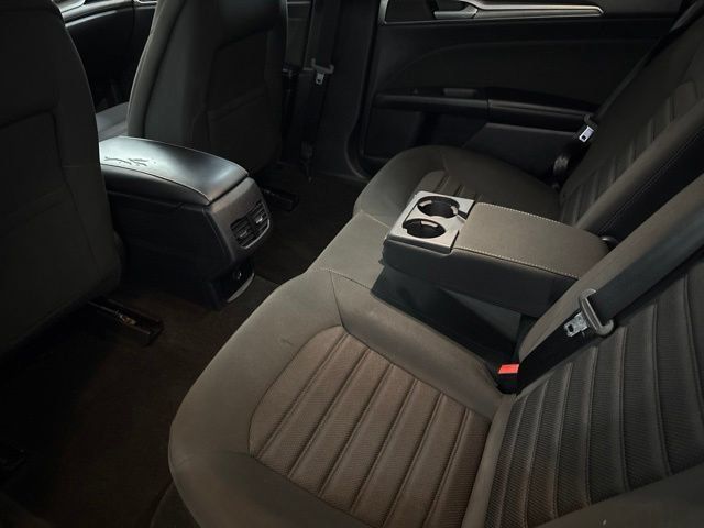 Used 2019 Ford Fusion SE FWD image 18