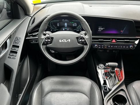 Used 2023 Kia Niro FWD image 16