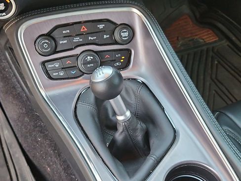 Used 2017 Dodge Challenger R/T w/ Driver Convenience Group RWD image 15
