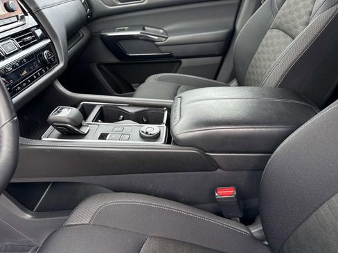 Used 2025 Nissan Pathfinder SV image 21