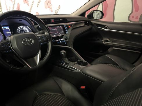 Used 2020 Toyota Camry SE FWD image 18