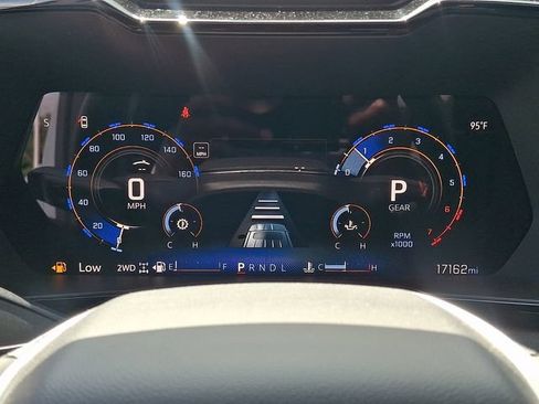 Used 2025 Chevrolet Colorado Z71 w/ Technology Package AWD/4WD image 18
