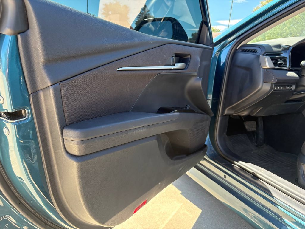 Used 2025 Toyota Camry LE w/ Convenience Package FWD image 7