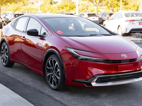 New 2026 Toyota Prius Plug-In Hybrid FWD image 3