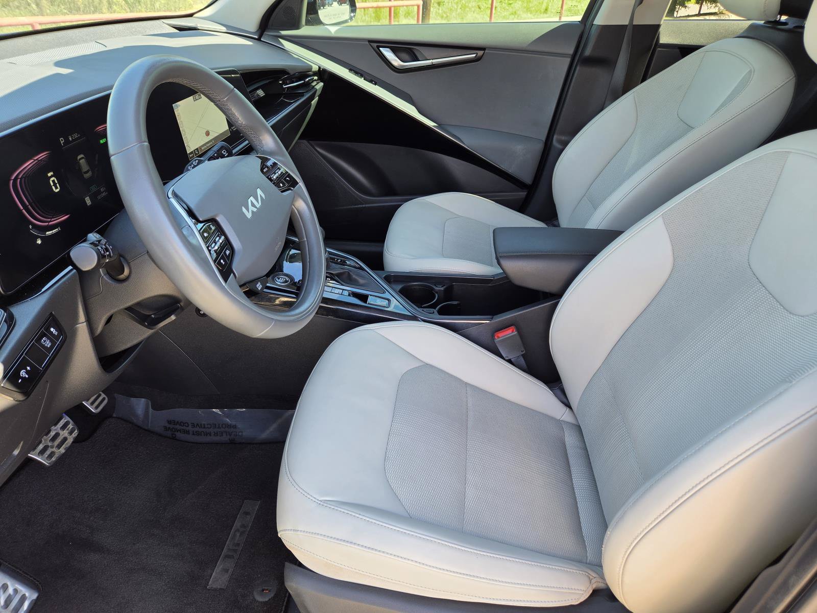 Used 2023 Kia Niro EX Touring FWD image 25