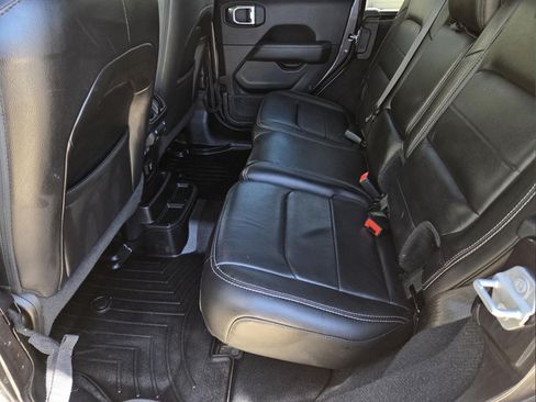 Used 2019 Jeep Wrangler Unlimited Sahara w/ Uconnect 4C Nav & Sound Group AWD/4WD image 31