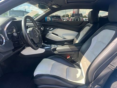 Used 2022 Chevrolet Camaro LT w/ Technology Package RWD image 5