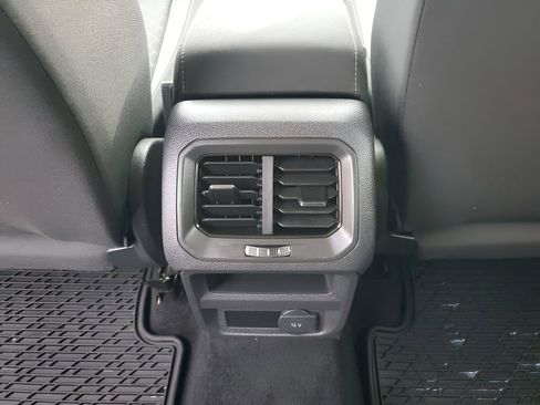 Used 2019 Volkswagen Tiguan S image 21