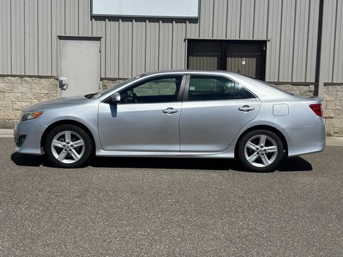 Used 2014 Toyota Camry SE w/ Fleet Convenience Package FWD image 6