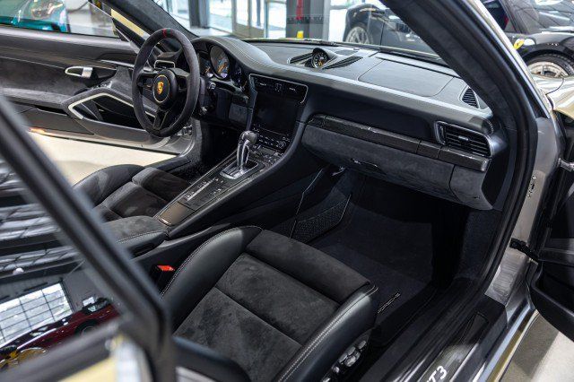 Used 2018 Porsche 911 GT3 RWD image 33