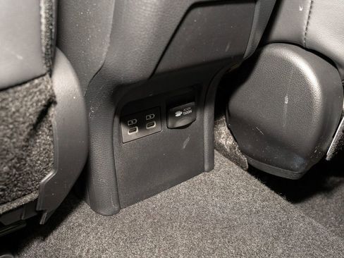 Certified 2025 Toyota Prius XSE image 7