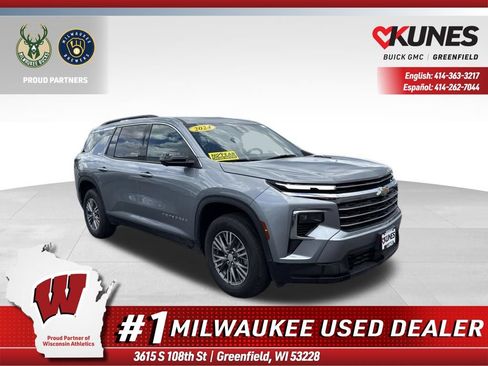 Used 2024 Chevrolet Traverse LT AWD/4WD image 1