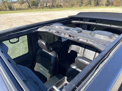 Used 2020 Jeep Wrangler Unlimited Sahara image 14