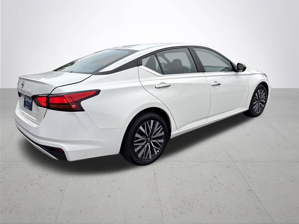 Used 2025 Nissan Altima 2.5 SV FWD image 6