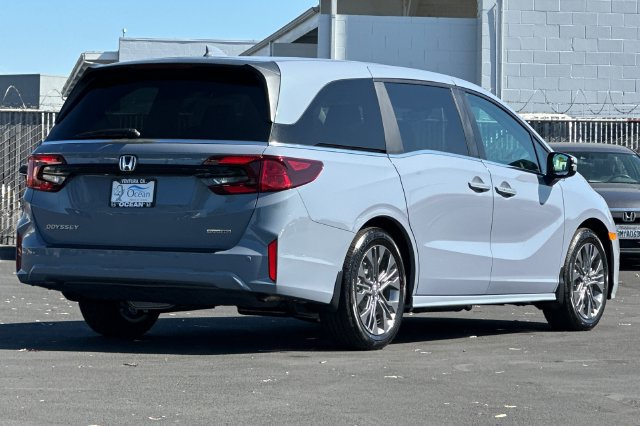 New 2027 Honda Odyssey Touring image 4