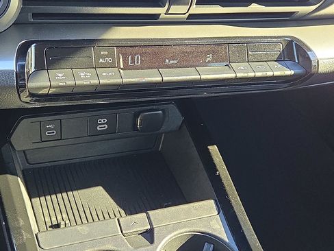 Used 2024 Toyota Prius LE image 19