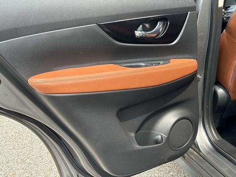 Used 2018 Nissan Rogue SL w/ Premium Package FWD image 12