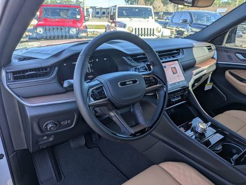 New 2025 Jeep Grand Cherokee Summit image 13