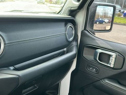 Used 2021 Jeep Wrangler Unlimited Sahara AWD/4WD image 16