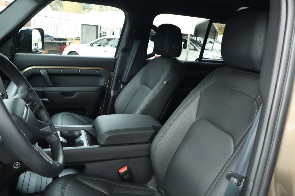 Used 2025 Land Rover Defender 110 X-Dynamic SE AWD/4WD image 19