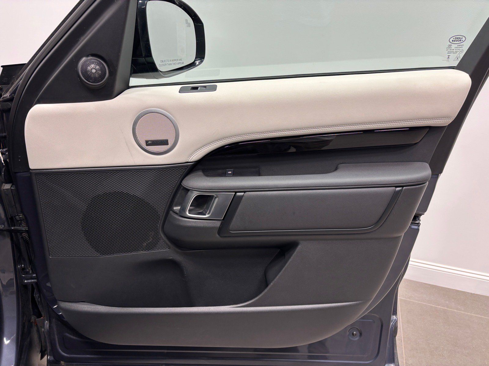 New 2025 Land Rover Discovery S AWD/4WD image 33