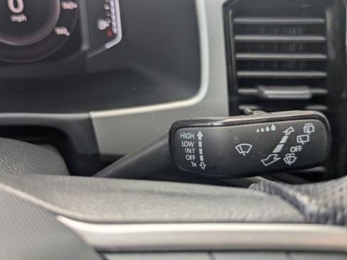 Used 2022 Volkswagen Atlas Cross Sport SEL R-Line image 33