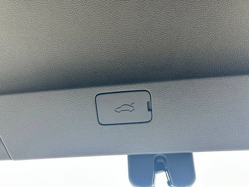 New 2026 Volkswagen Taos SE FWD image 38