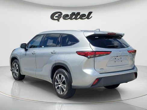 Used 2022 Toyota Highlander XLE FWD image 8
