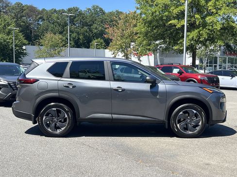 Certified 2026 Nissan Rogue SV FWD image 26