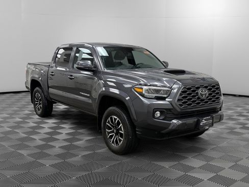Used 2022 Toyota Tacoma TRD Sport w/ Technology Package image 7