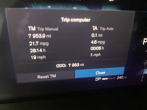 Used 2025 Volvo V60 B5 Cross Country Plus image 17