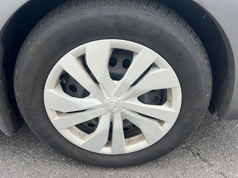 Certified 2022 Nissan Versa S FWD image 13