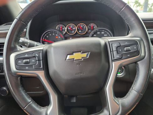 Used 2021 Chevrolet Suburban LT RWD image 17