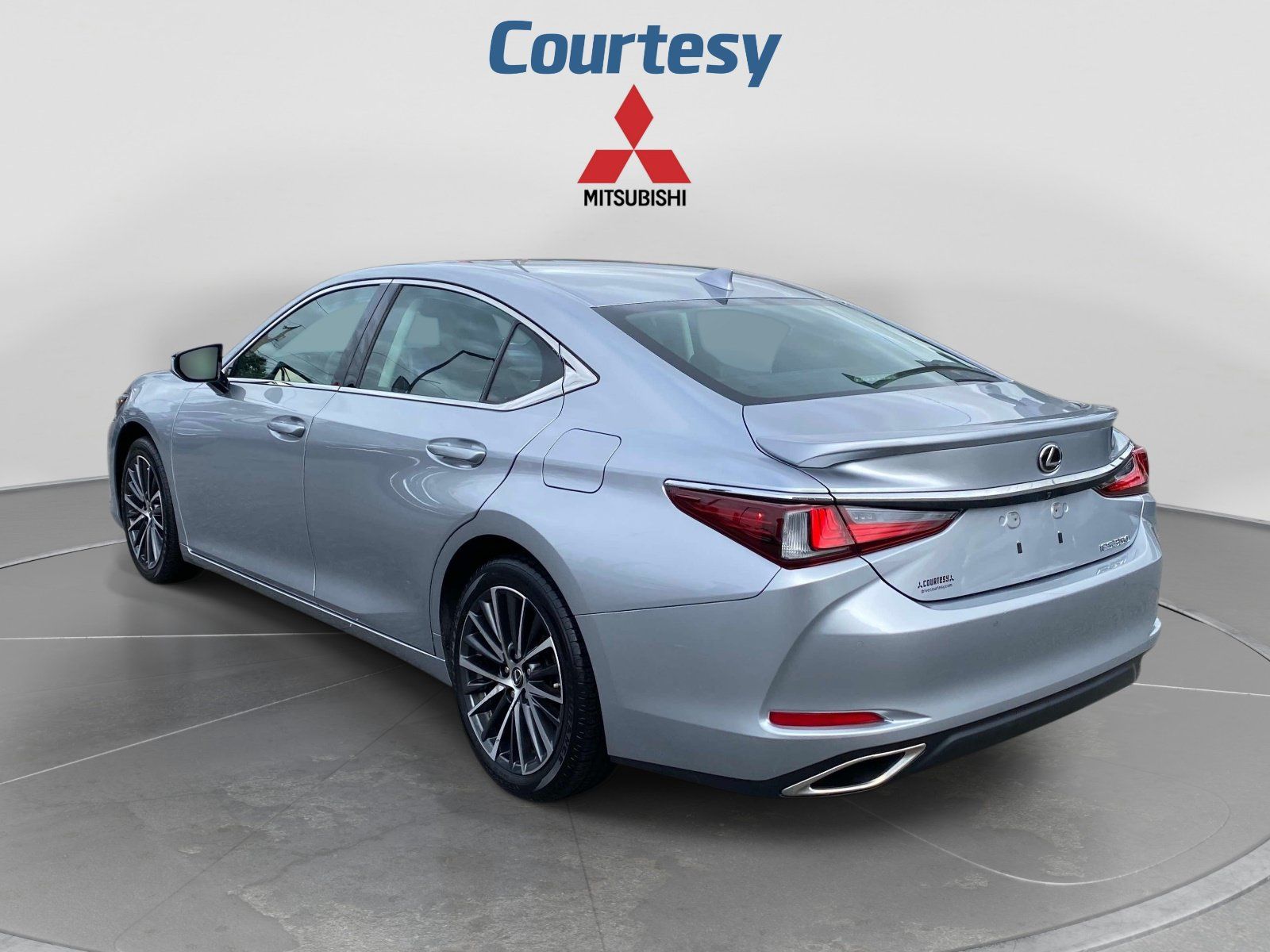 Used 2023 Lexus ES 350 w/ Premium Package FWD image 3