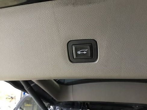 Used 2019 Chevrolet Traverse LT w/ LPO, Floor Liner Package AWD/4WD image 40
