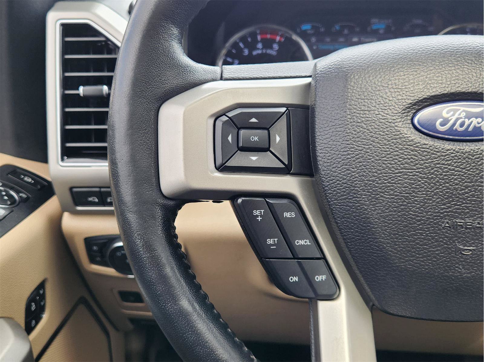 Used 2019 Ford F250 Lariat w/ Lariat Ultimate Package AWD/4WD image 28