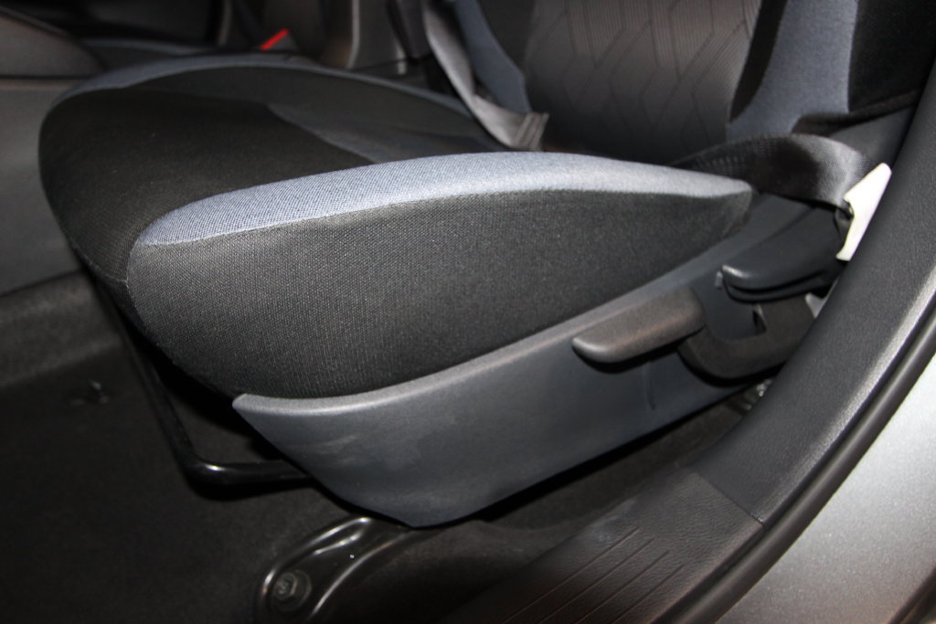 Used 2025 Nissan Versa SV FWD image 7