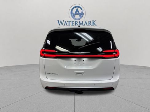 Used 2025 Chrysler Pacifica Pinnacle w/ Trailer Tow Group FWD image 10