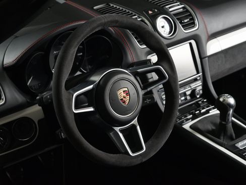 Used 2016 Porsche Boxster Spyder RWD image 5