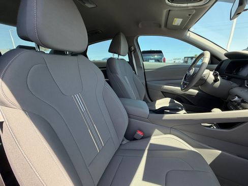 Used 2025 Hyundai Elantra Sport FWD image 19
