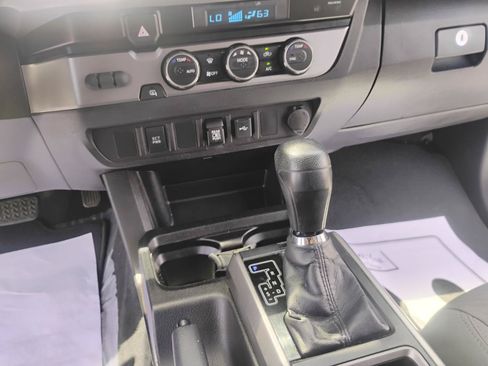 Used 2021 Toyota Tacoma SR5 RWD image 60