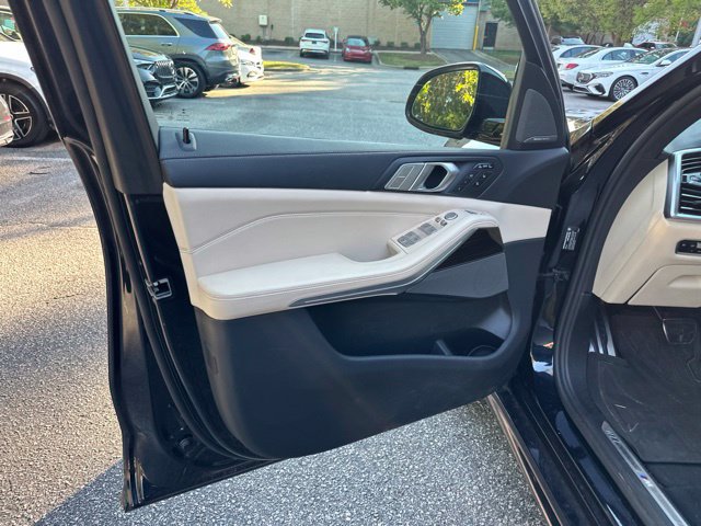 Used 2021 BMW X7 xDrive40i w/ M Sport Package AWD/4WD image 10