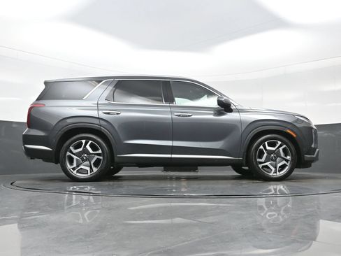 Certified 2023 Hyundai Palisade SEL w/ Winter Package AWD/4WD image 33