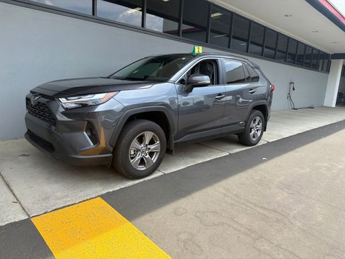 Used 2025 Toyota RAV4 LE AWD/4WD image 4