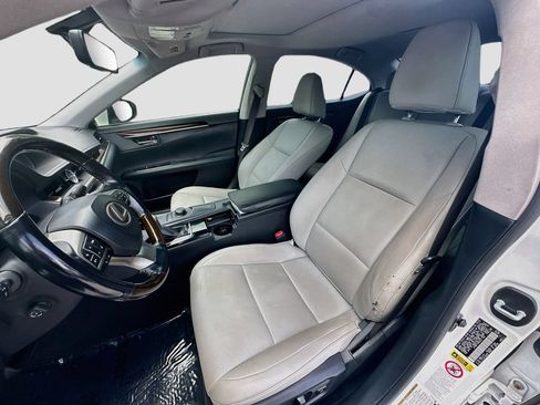 Used 2016 Lexus ES 350 w/ Premium Package w/Wood Trim FWD image 20
