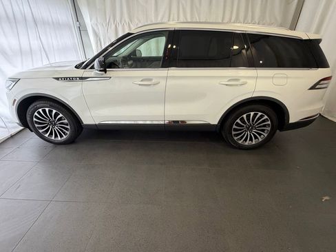 Used 2023 Lincoln Aviator AWD w/ Premium Package image 2