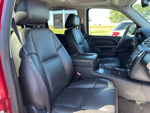 Used 2014 GMC Yukon XL Denali image 29